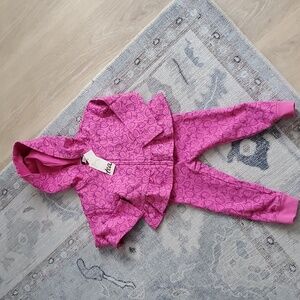 NWT Tea Collection Baby Girls Strawberry Ruffle Zip Hoodie With Pants Sz18-24m.
